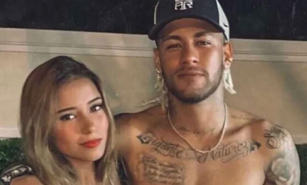 Seksinya Mari Tavares, Gadis Bertato yang Bikin Neymar Move On