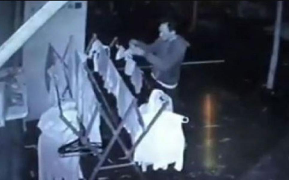 Viral Pria Curi Celana Dalam Wanita di Jemuran Terekam CCTV