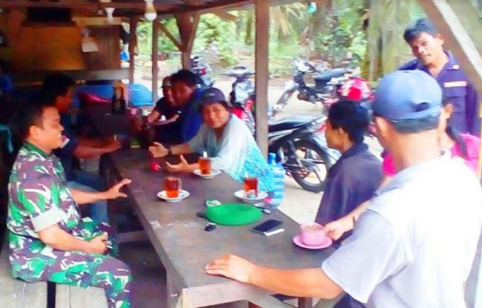 Babinsa Koramil 10 Kunto Darussalam Himbau Warga Antisipasi Karlahut