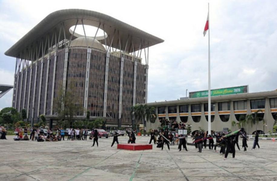 Cegah Karhutla, Pegiat Seni Riau Pentaskan `Syair Kera`