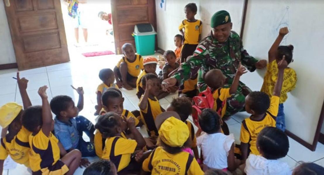 Dedikasi Satgas Yonif 755 Kostrad Terhadap Pendidikan Anak-Anak Papua