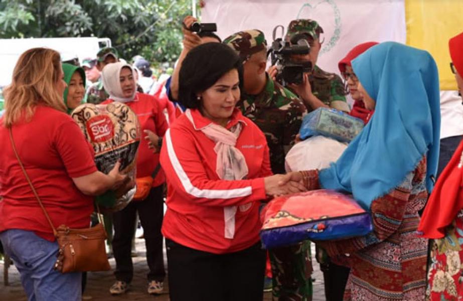 Dharma Pertiwi dan OASE Bantu Korban Banjir