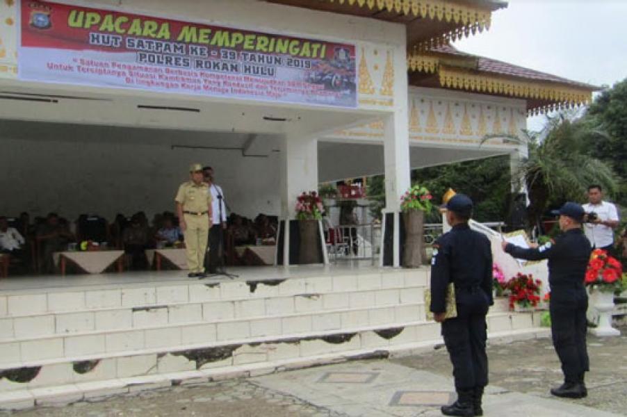 Dihadiri Dandim 0313/KPR dan Kapolres Rohul, Bupati Sukiman Pimpin HUT Satpam ke 39