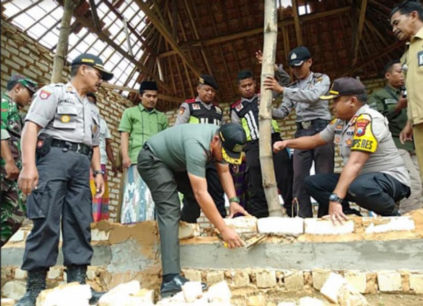 Diterjang Angin Puting Beliung, Dusun Pao Jajar dapat Bantuan dari Dandim Sumenep