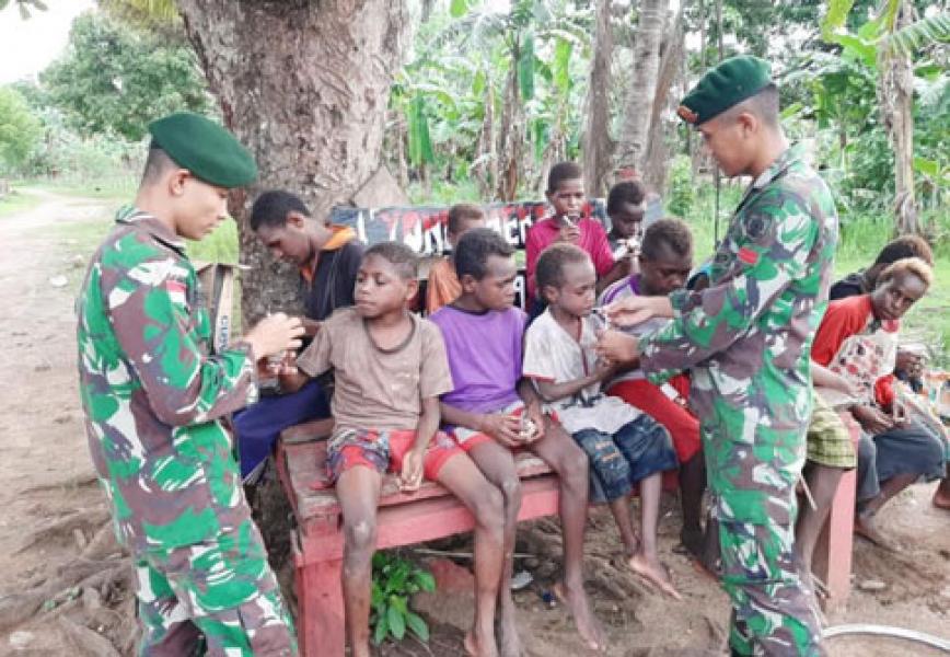 Hari Gizi dan Makanan 2020, Prajurit Kostrad Ajak Anak-Anak Perbatasan Minum Susu
