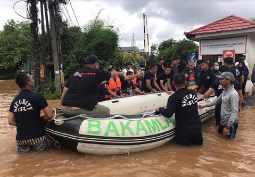 Hari Kedua, SRT Bakamla RI Gerak Cepat Evakuasi Korban Banjir Jakarta
