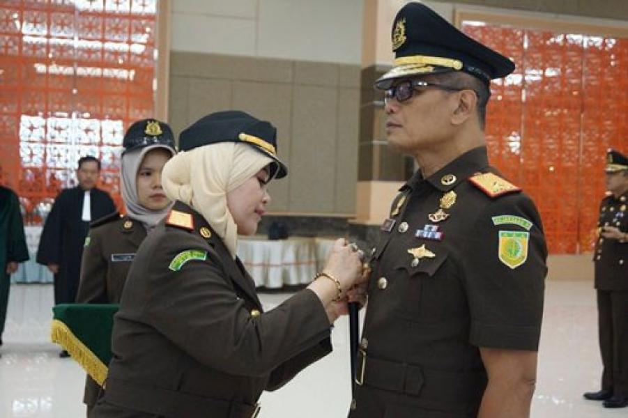 Mia Amiati Lantik Wakajati Riau dan Dua Kajari 