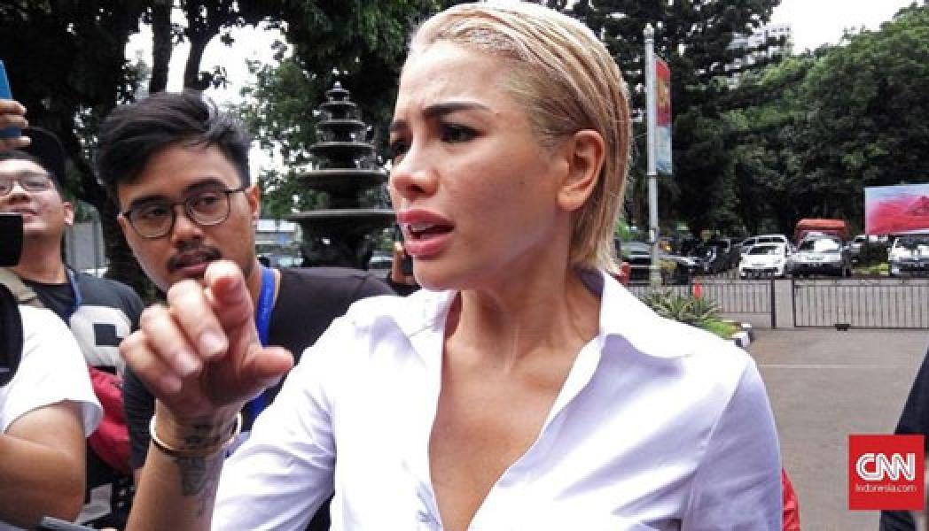 Nikita Mirzani Dijemput Polisi, 10 Jam Masih dalam Tahanan