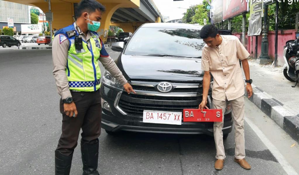 Pelanggar Diminta Ganti TNKB Asli Ditempat