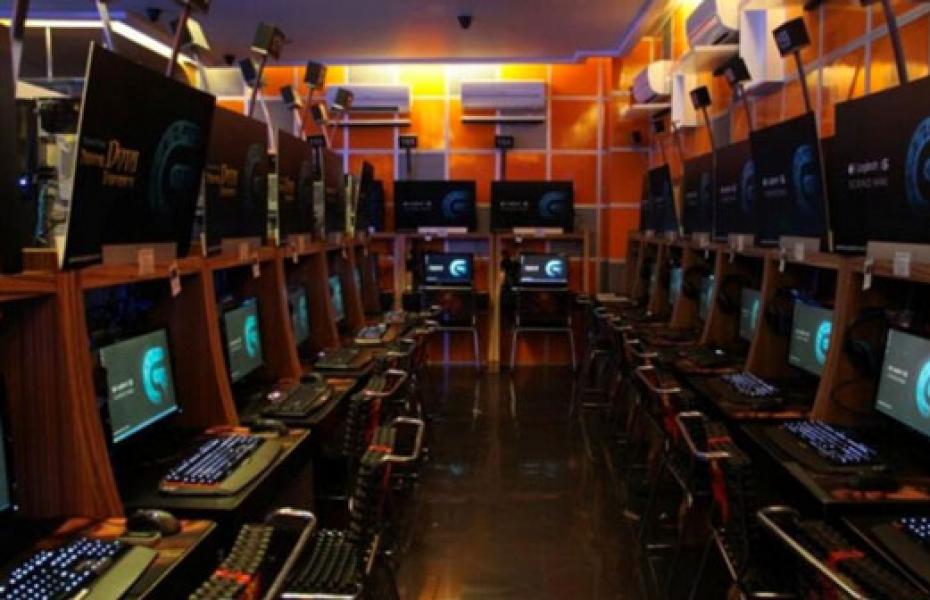 Pemko Pekanbaru Bakal Cabut Izin Warnet Game Online