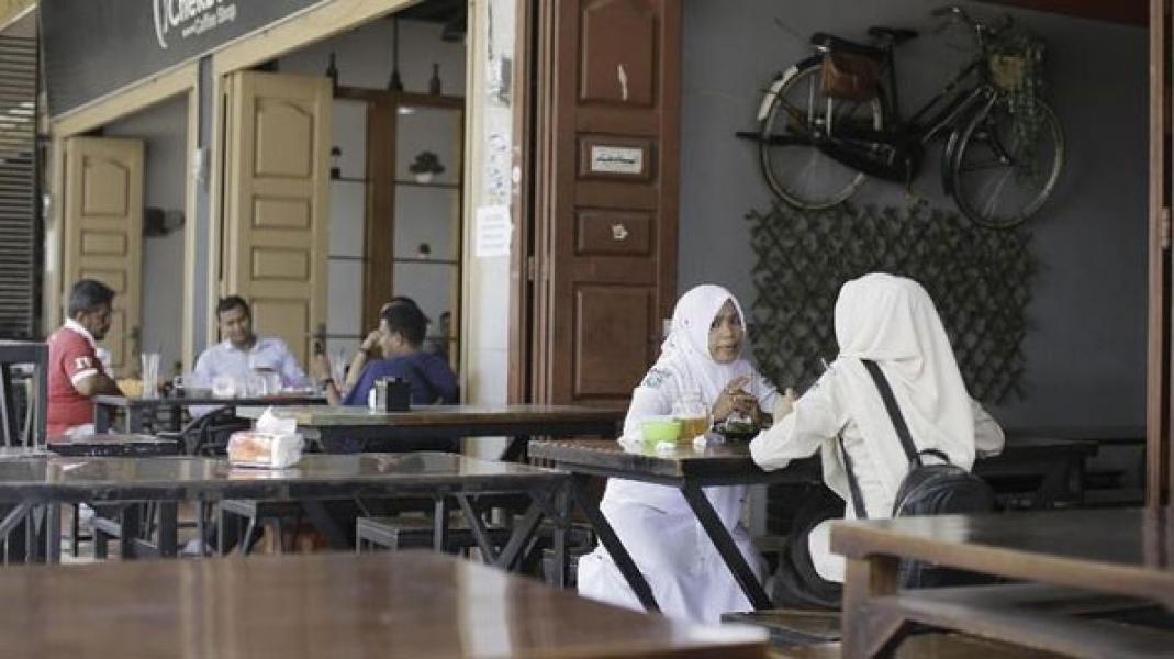 Perempuan di Lhokseumawe Dibatasi Bekerja Hingga Pukul 21.00