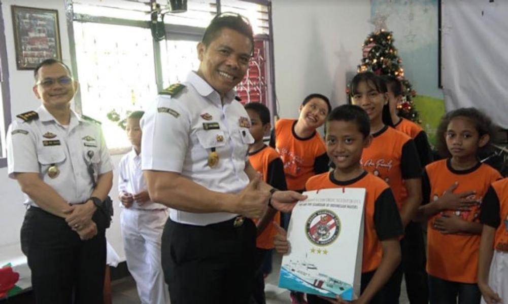 Personel Bakamla RI Berbagi Kebahagiaan di Panti Asuhan Tanjung Barat