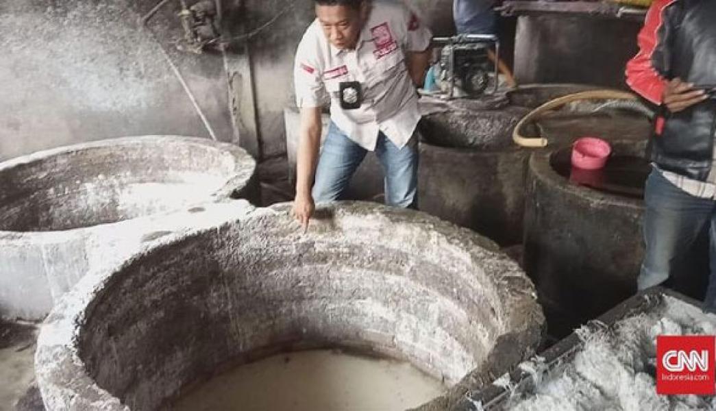 Polisi Gerebek Pabrik Bihun Bercampur Kecoa di Sumsel