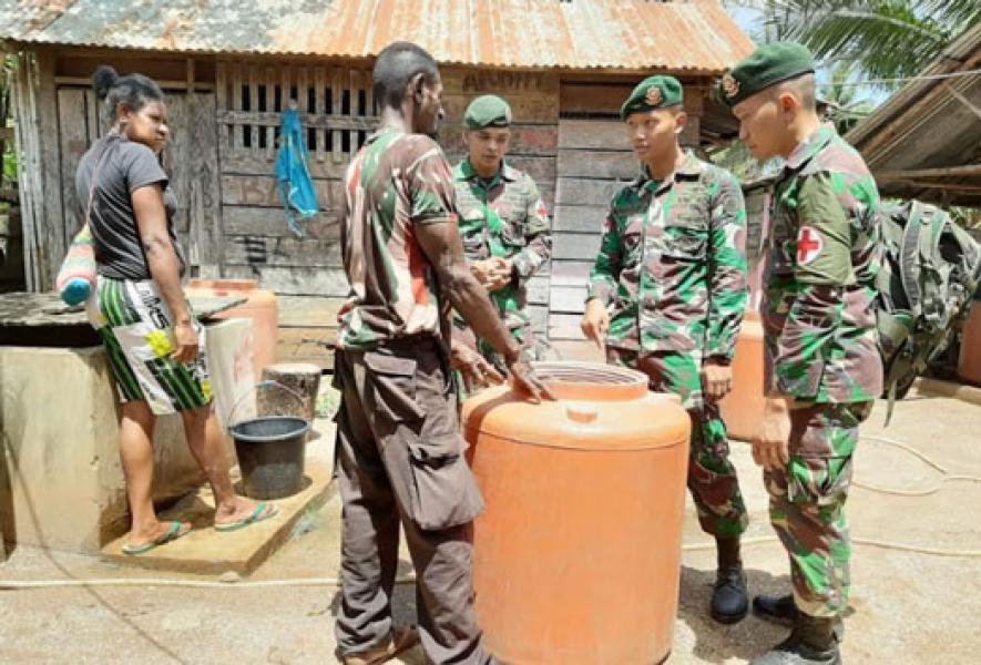Prajurit Yonif 411 Kostrad Himbau Warga Pedalaman Papua Waspada Jentik Nyamuk DBD