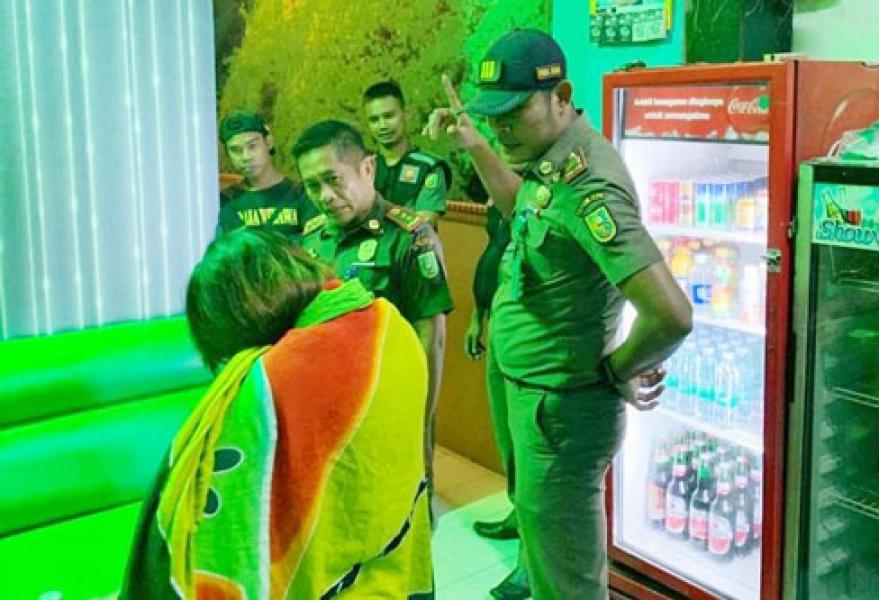Razia Gelper dan Warnet, Satpol PP Riau Dapati 3 Pasang Bukan Suami Istri di Kamar Hotel 