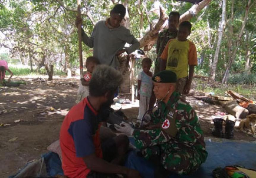 Satgas Yonif 411 Kostrad Gelar Layanan Kesehatan Keliling di Perbatasan RI-PNG