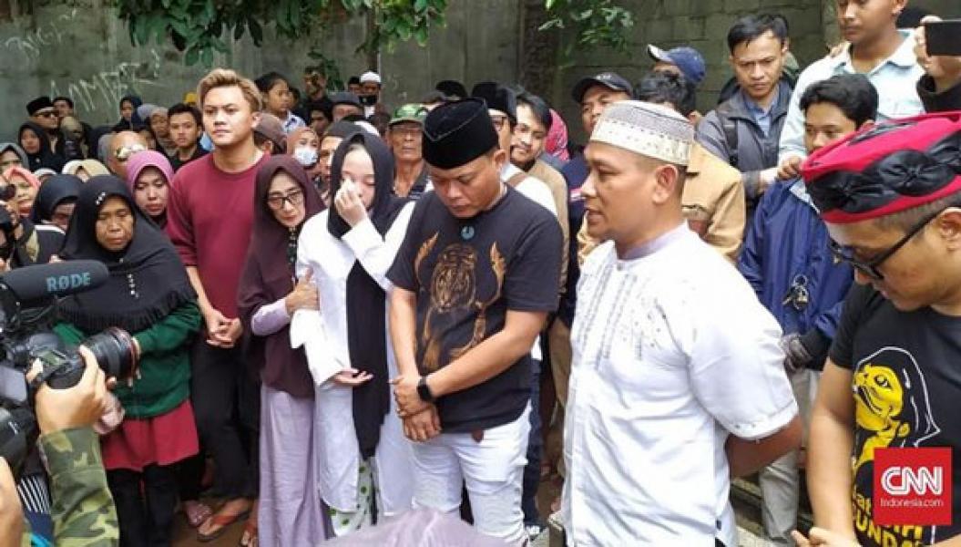 Sule dan Rizky Febian Antar Lina Sampai Pemakaman