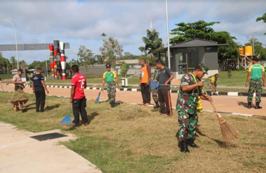 TNI-Polri Gelar Karya Bakti Pembersihan Lingkungan di PLBN Sota Papua