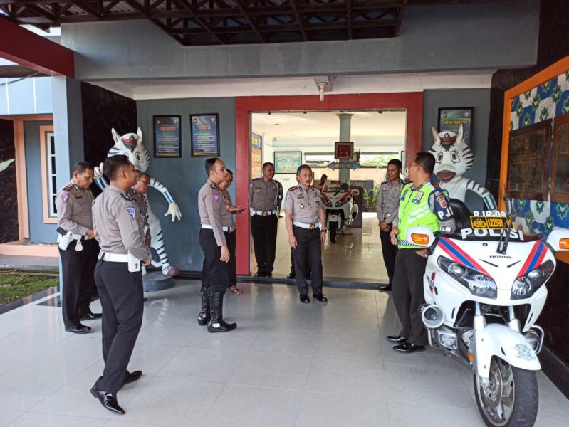 Tatap Muka Bersama Personel Sat PJR, Dirlantas Polda Riau Tegaskan Tingkatkan Pelayanan