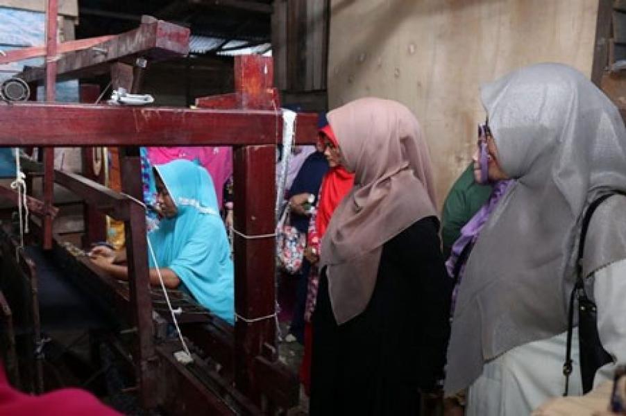 Terbukti Sukses, Dekranasda Siak Kembali Pinjamkan Alat Tenun untuk Warga