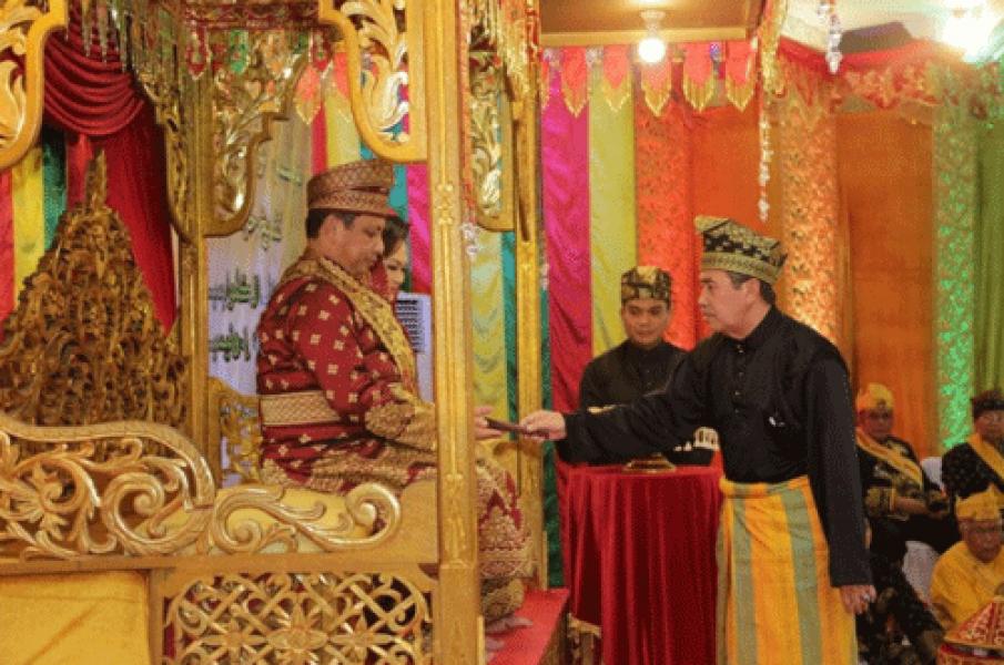 Wakapolri Komjen Gatot Eddy Jalani Prosesi Adat Tepuk Tepung Tawar LAMR