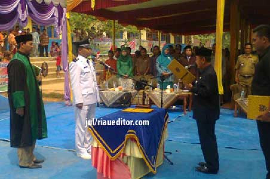 Bupati Lantik Tarmizi Sebagai Kepala Desa Ukui II