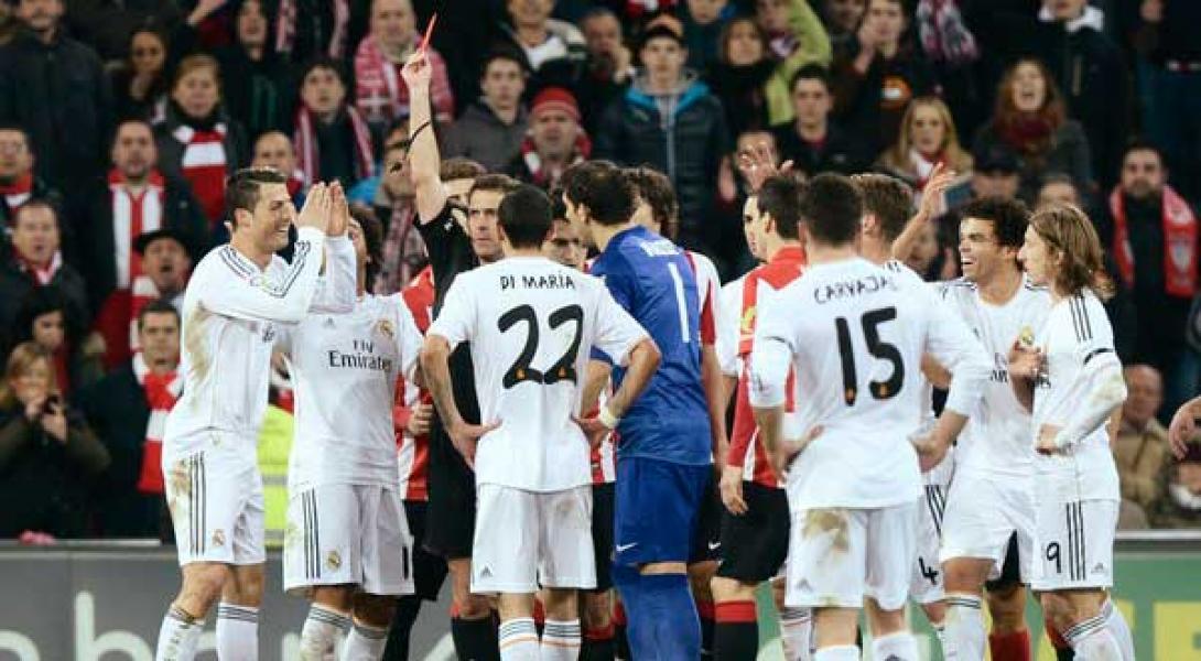 Falcao Bela Ronaldo Soal Kartu Merah