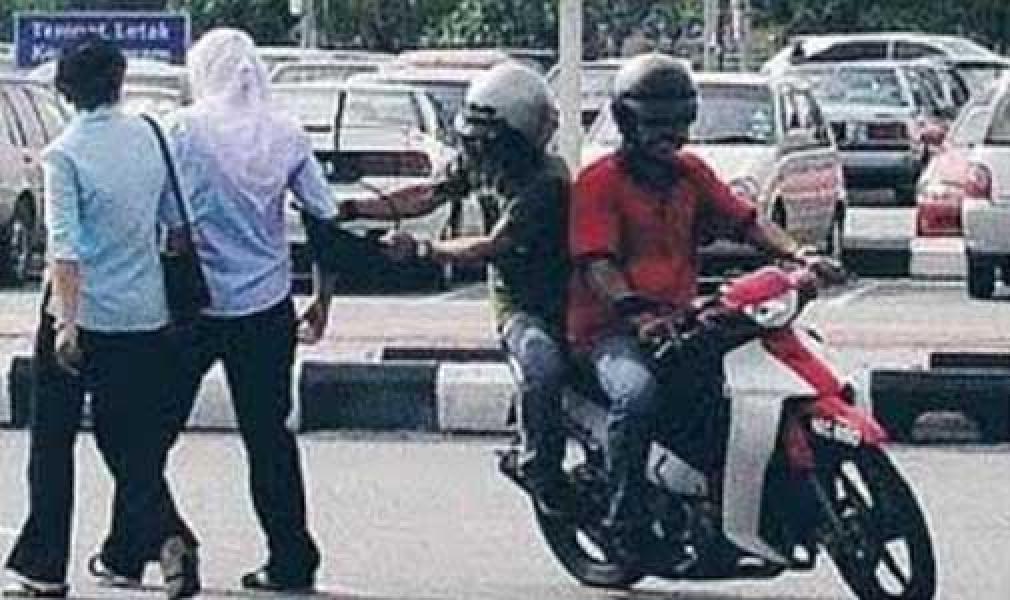 Kalung Emas 15 Gram Milik IRT Dijambret Disamping Polresta Pekanbaru
