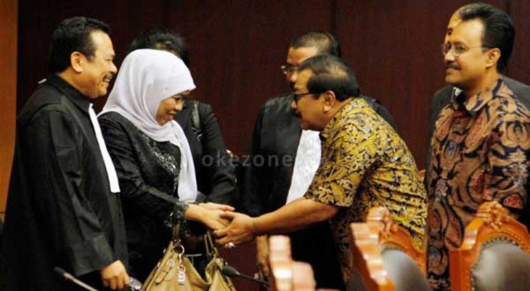 Khofifah Minta Mendagri Batalkan Pelantikan Pakde Karwo