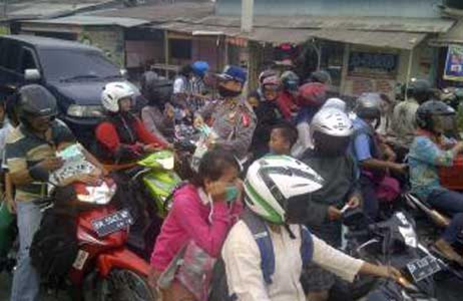 Polsek Payung Sekaki dan Telaga TV Bagikan Masker Gratis