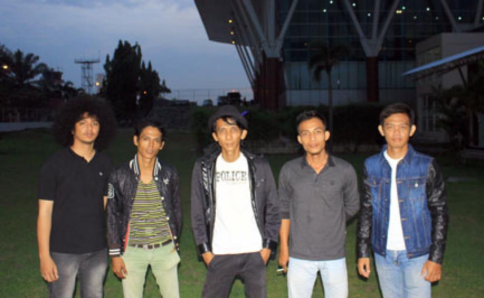 Band Asal Pekanbaru Lolos 10 Besar Alfa Record