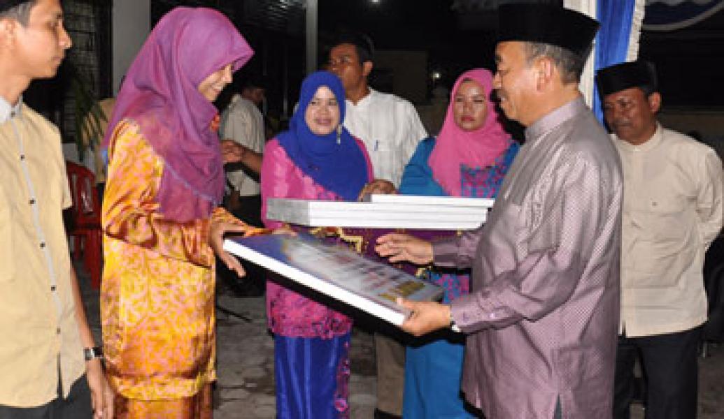 Bupati Serahkan Bonus MTQ Sebesar Rp 141 Juta