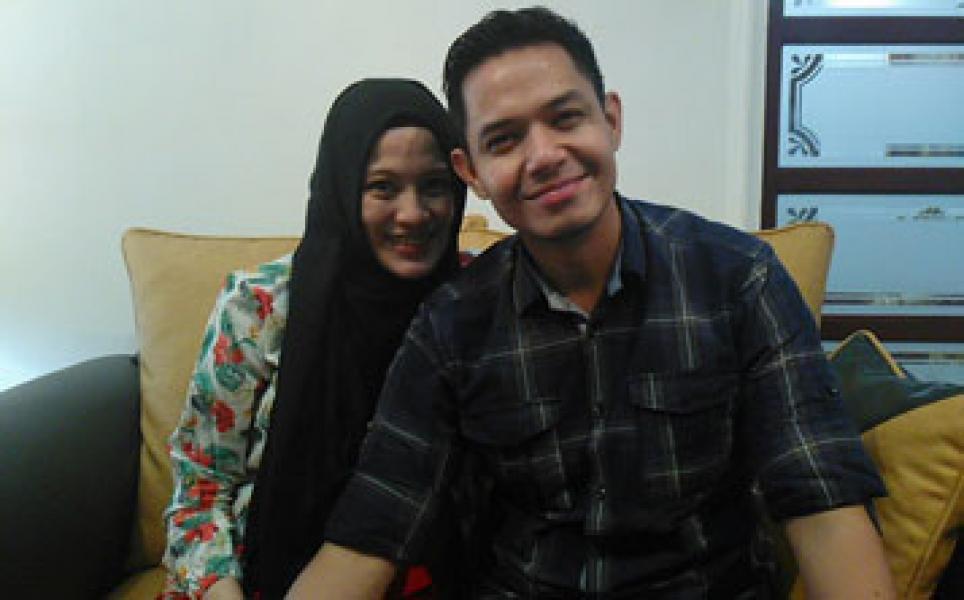Haru & Bahagia Dude Harlino Tumpah saat Adzankan Bayi