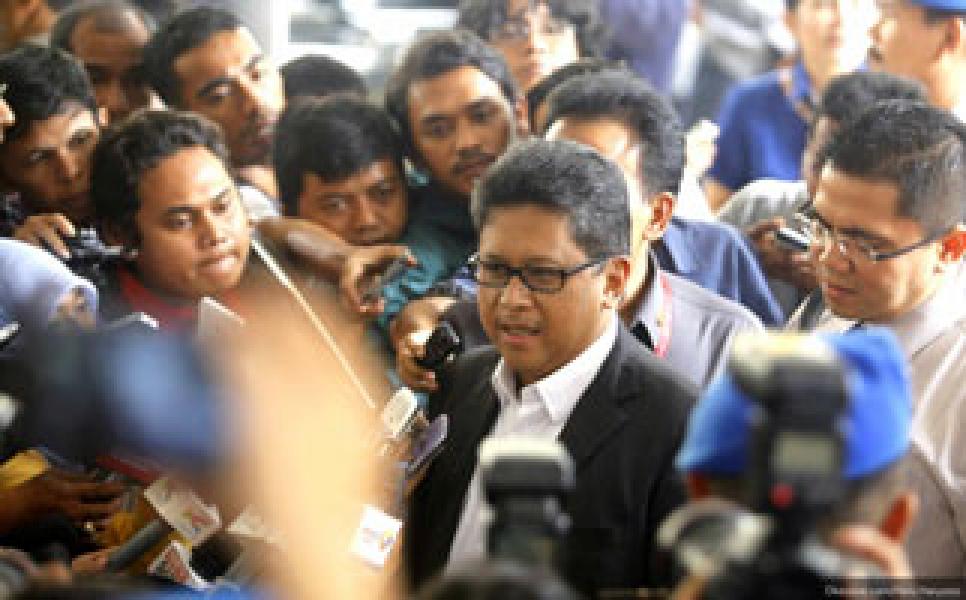 Hasto Berikan Bukti Pelanggaran Etik Samad ke KPK
