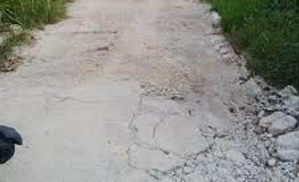 Jalan Hancur Ulah Truck Proyek, Kontraktor Saling Buang Badan