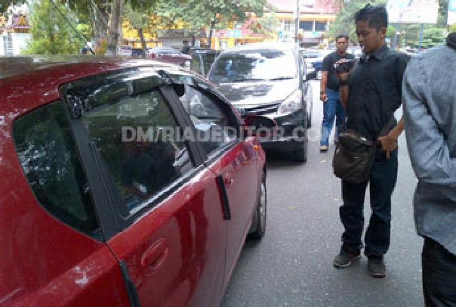 Jemput Anak, Mobil Chevrolet Aveo Dipecah