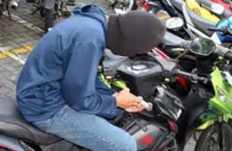 Jemput Anak Pulang Sekolah, Motor Raib Diparkiran