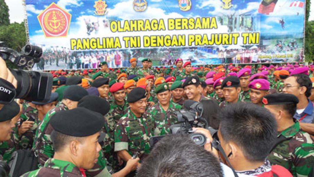 Panglima TNI Olahraga Bersama 1.500 Prajurit TNI