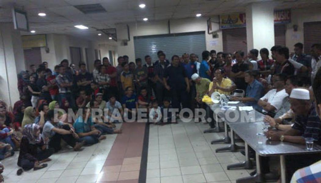 Plaza Sukaramai Lumpuh, 1800 Pedagang Mogok