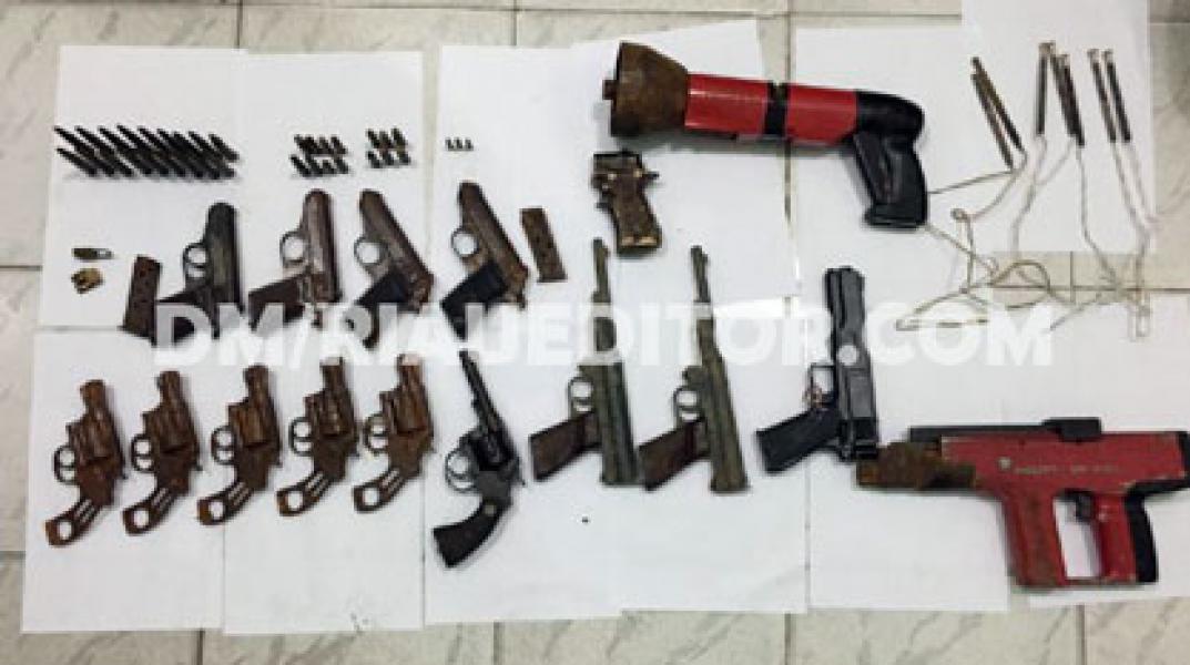 Polisi Selidiki Temuan 14 Pucuk Senjata Api, Detonator dan Peluru Aktif