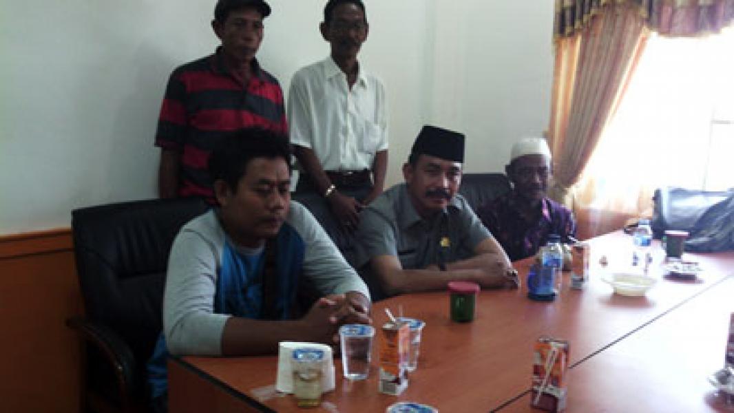 Puluhan Buruh Becak Datangi Komisi C DPRD Rohil