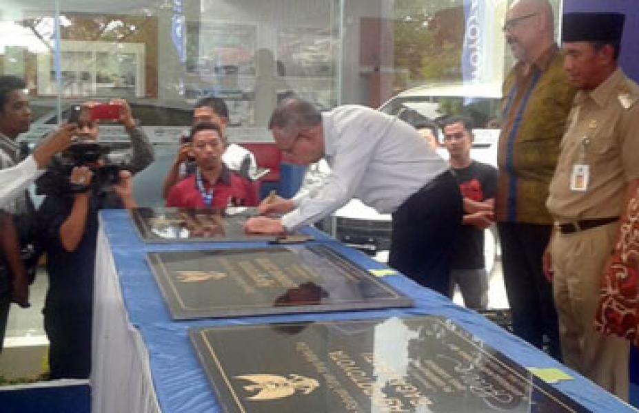 Toyota Resmikan Dua Outlet di Ujungbatu dan Baganbatu