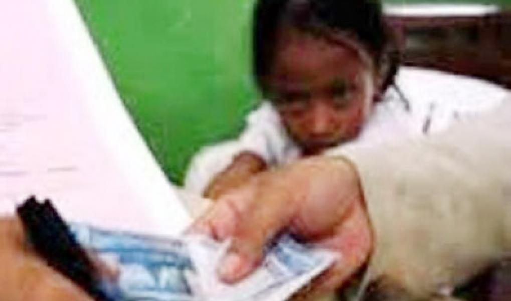 Bangun Paving Blok, SDN 014 Air Molek Pungut 140 ribu per Murid