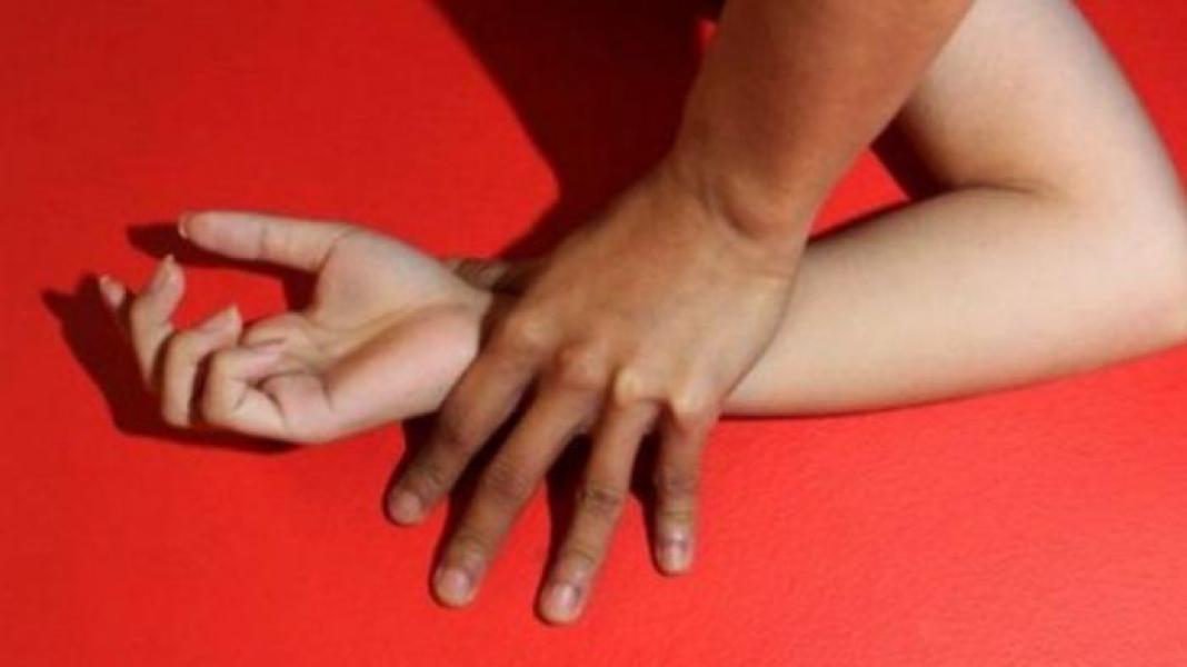 Bermodus Pinjam Cangkul, Pria ini coba Perkosa Tetangganya