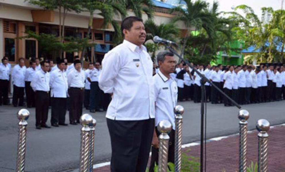 Bupati Amril Pimpin Apel Perdana, Minta ASN Tingkatkan Kinerja