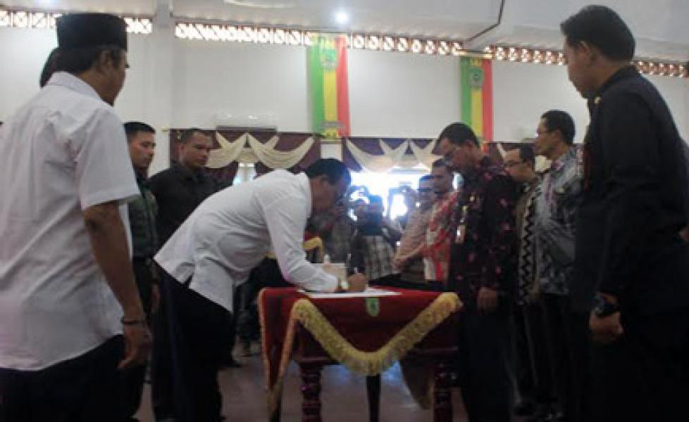 Bupati Suyatno Lantik 64 ASN Pj Lurah dan Pjs Penghulu 