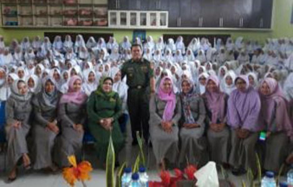 Bupati Yopi Beri Kuliah Umum di Akbid Dayang Suri Rengat