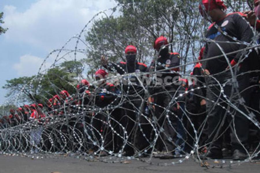 Demo di Istana, Buruh Tolak Upah Murah dan PHK Massal