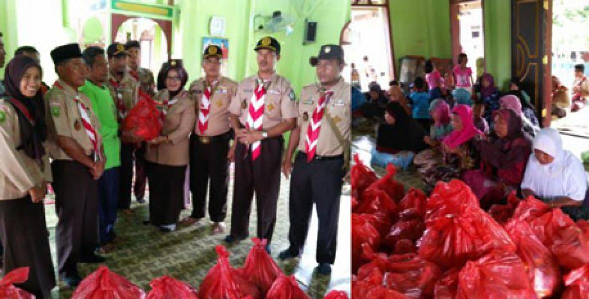 Disdik Pelalawan dan Pramuka Serahkan Paket Sembako Kepada Korban Banjir