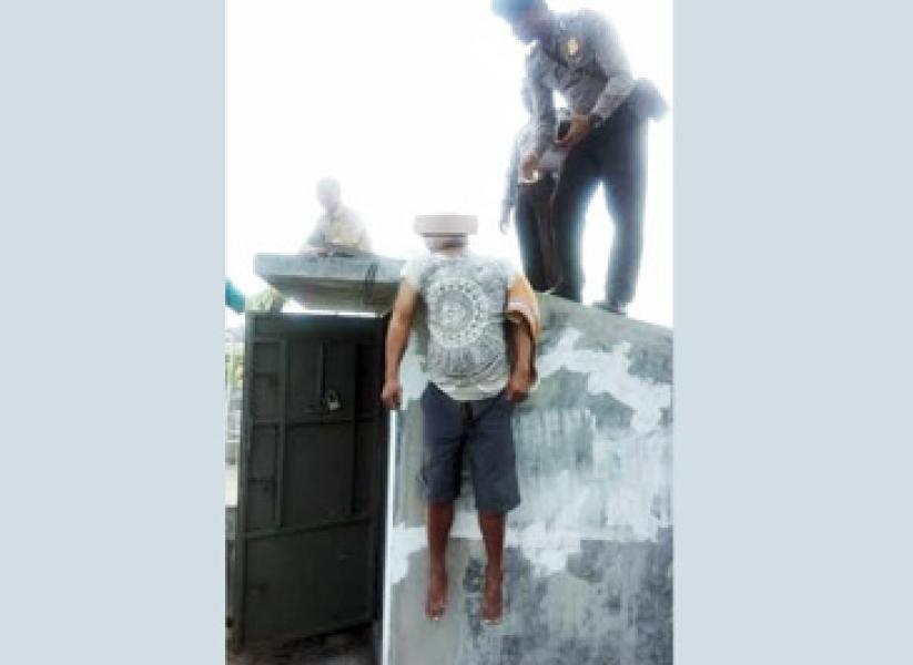 Istri Mudik Imlek ke Kampung, Suami Gantung Diri